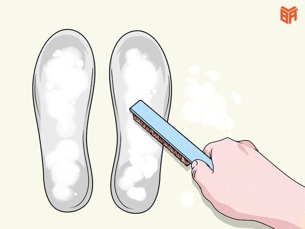 Cách làm sạch giày Adidas phần lót giày